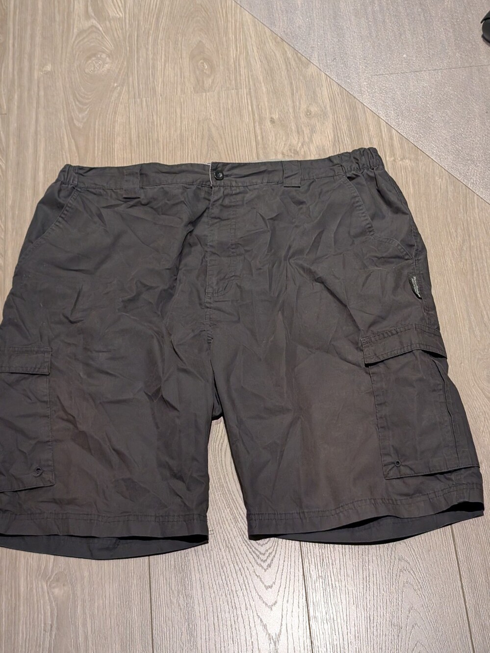 Classic Men's Black Cargo Shorts with Secure Pockets